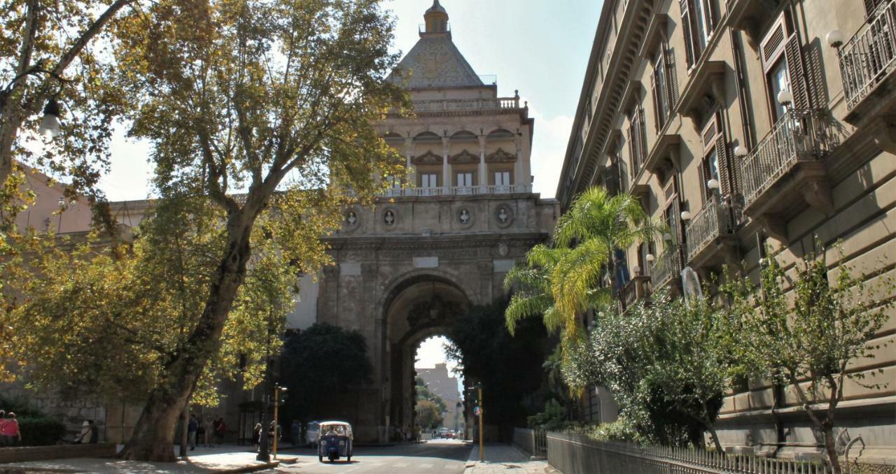 I Vicini Della Cattedrale Bed and Breakfast Palermo Exteriör bild
